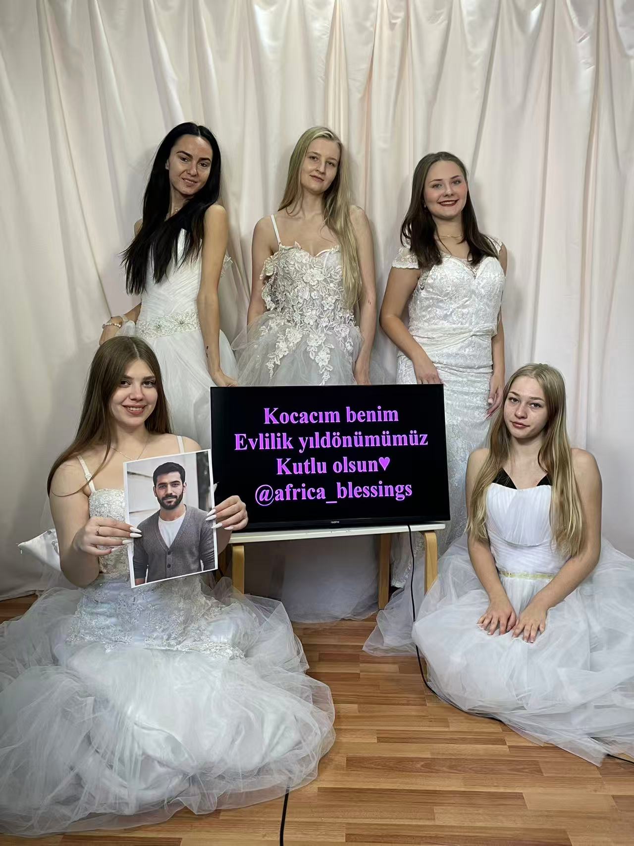 Eastern Europe Wedding Dress Beauty Girls
